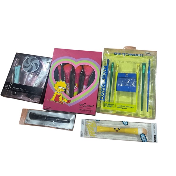 Assorted makeup bundle - Picture 1 of 4